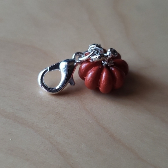 3D 11mm Enamel Halloween Pumpkin Alloy Charm - Picture 1 of 4